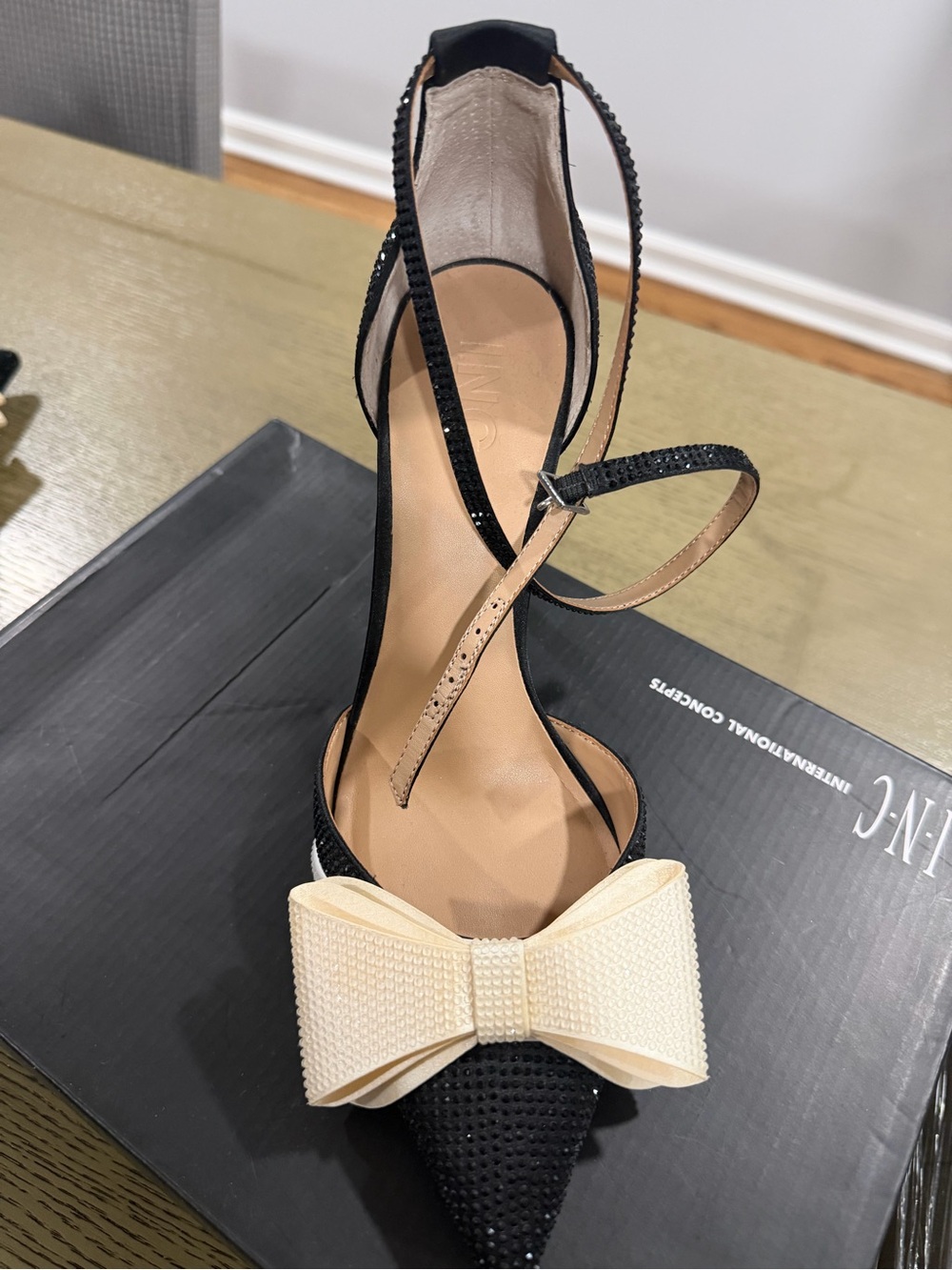 INC International Concepts Black Pointed Heels with Cream Bow Accent - Picture 4 of 4